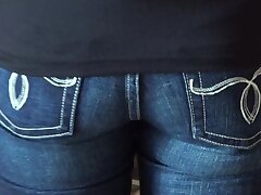 VIDEO1 Seductive Japanese Teen Captivates with Sultry On-Camera Temptation